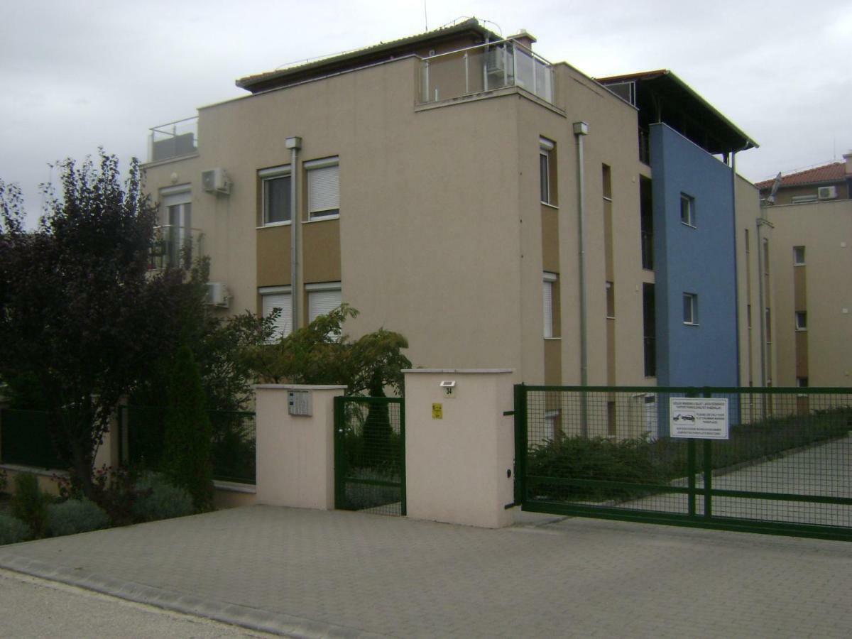 Zoeldlomb Apartman Сиофок Екстериор снимка